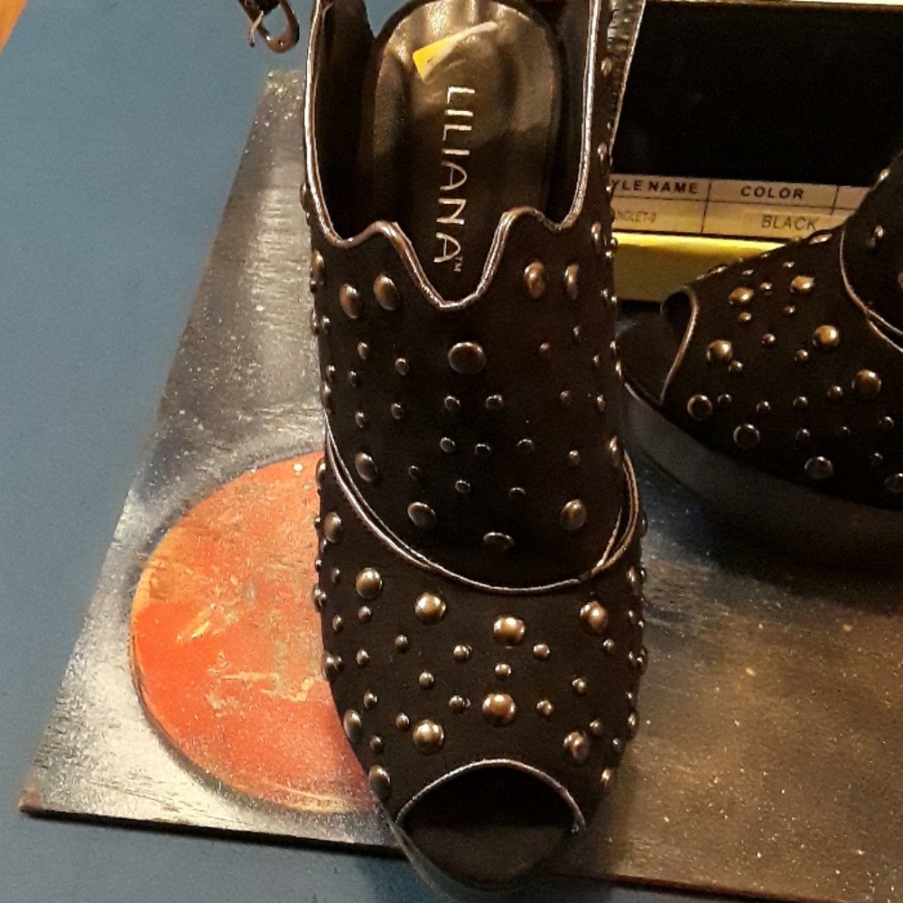 Heels - Picture 2 of 4